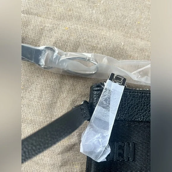 Steve Madden Wristlet Makeup pouch purse New - Picture 10 of 11